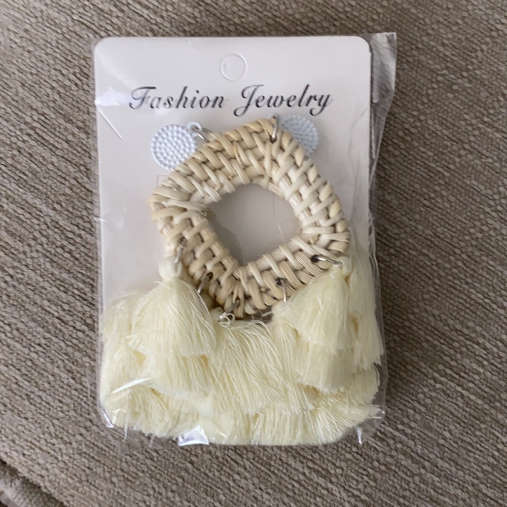 Boho Rattan Tassel Earrings NWT - Picture 2 of 3